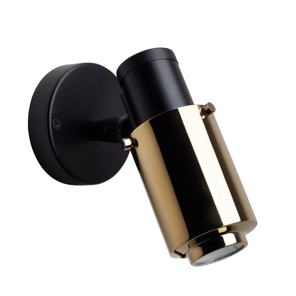 DCWéditions Biny Spot Wandleuchte in Schwarz und Messing mit verstellbarem Lichtstrahl.
