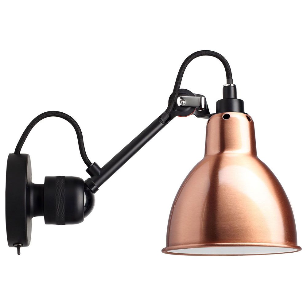 DCWéditions Gras N°304 Wandleuchte mit drehbarem, kupferfarbigen Schirm und Schalter für modernes Design.