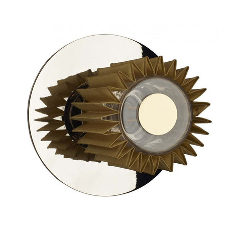 DCWéditions In The Sun Akku LED Tischleuchte in gold mit filigranem Schirm und moderner Design.