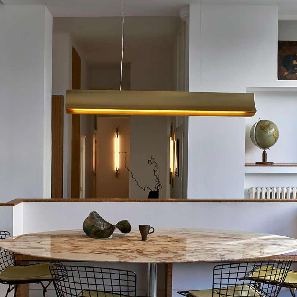 DCWéditions Respiro LED Pendelleuchte 120cm über einem Esstisch in modernem Interieur.