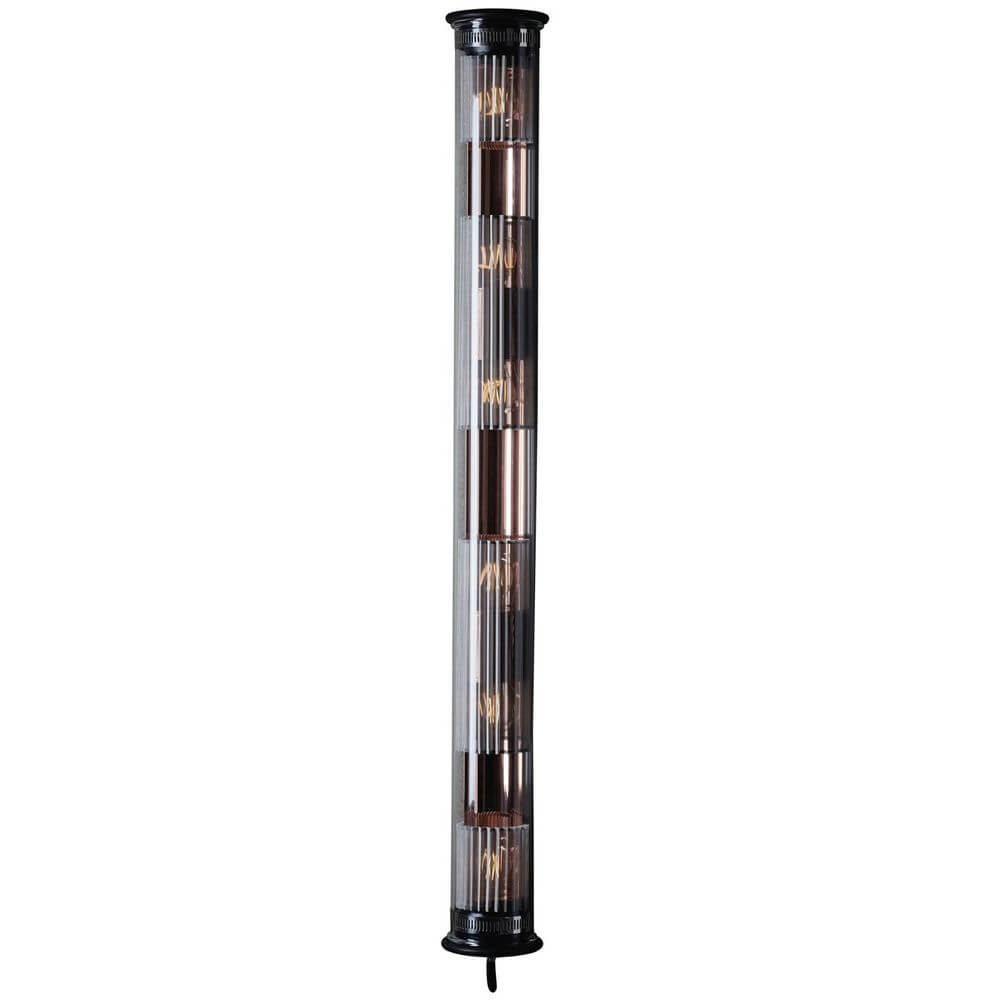 DCWéditions Wandleuchte In The Tube 120-1300 in schlanker Röhrenform mit 6 Lampen und Borosilikatglas-Reflektor.