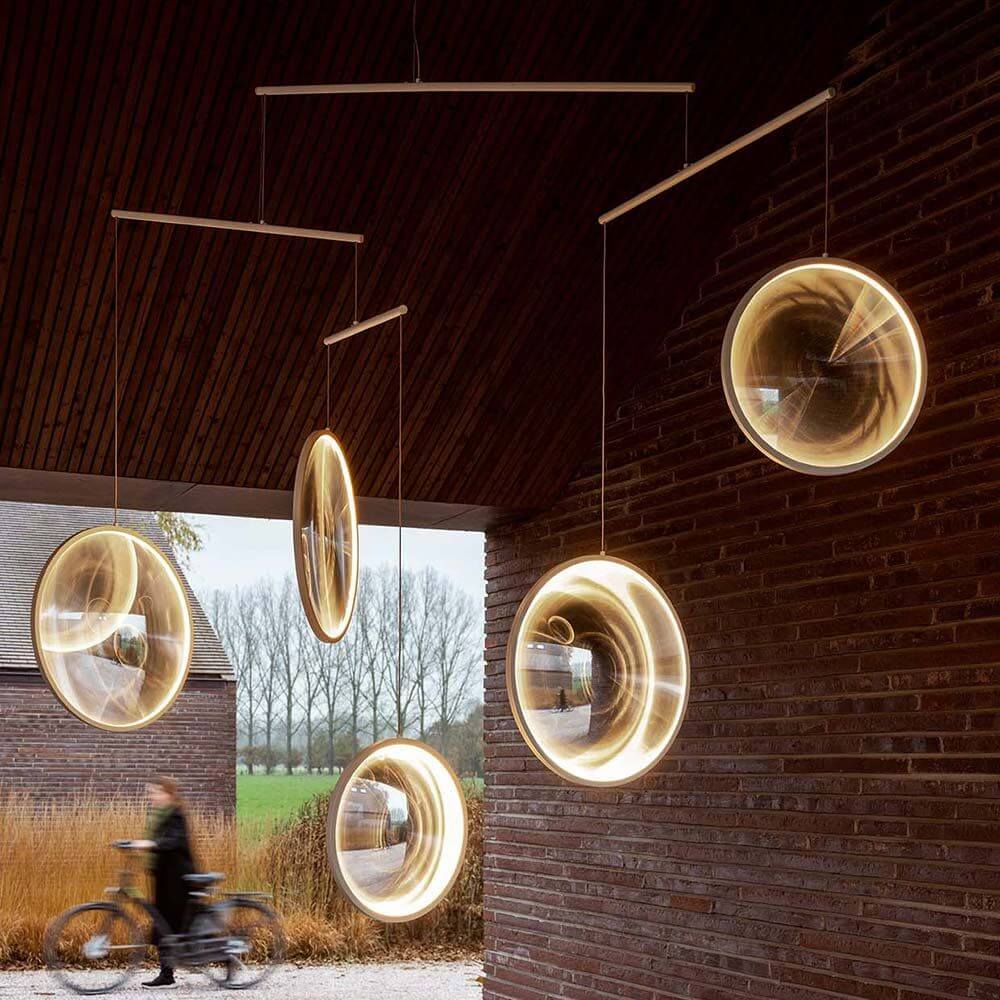 DCWéditions Focus LED Hängeleuchte 5-flammig, elegante Hängeleuchte mit fünf leuchtenden Scheiben in modernem Design.