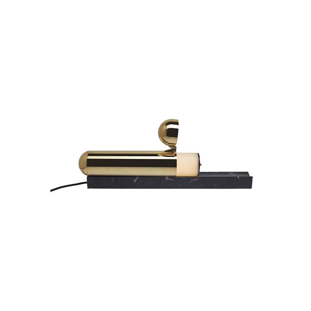 DCWéditions ISP LED Tischleuchte Marmor Messing auf einem Marmorsockel mit Polycarbonat-Diffusor.