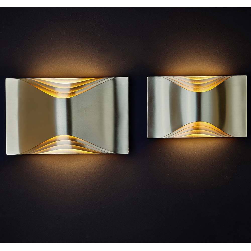 DCWéditions Respiro LED Wandleuchte Gold in zwei Größen aus eloxiertem Aluminium.