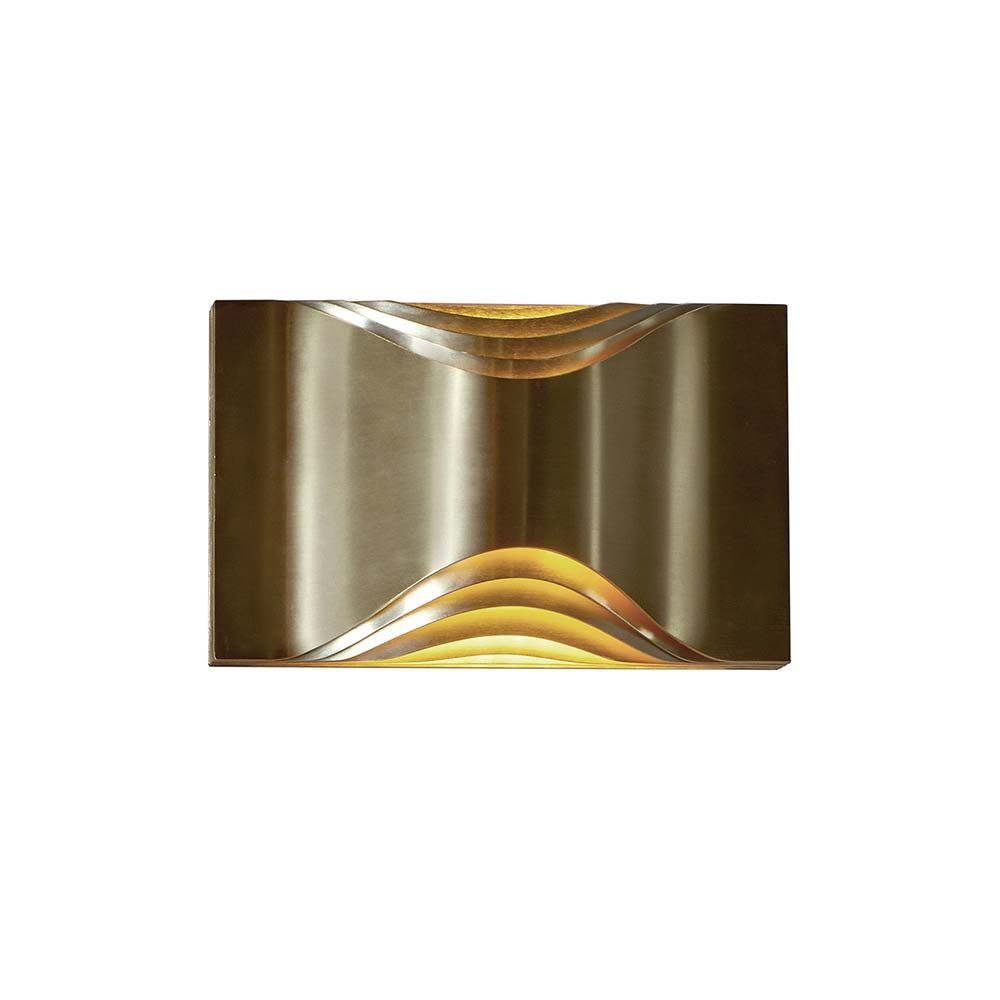 DCWéditions Respiro LED Wandleuchte in Gold, aus eloxiertem Aluminium mit warmem Licht.