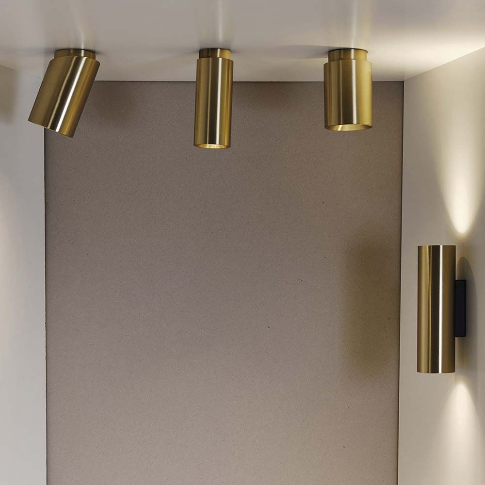 DCWéditions Tobo Decken Aufbauleuchte in mattem Gold, schlichte Designleuchte für modernes Ambiente.