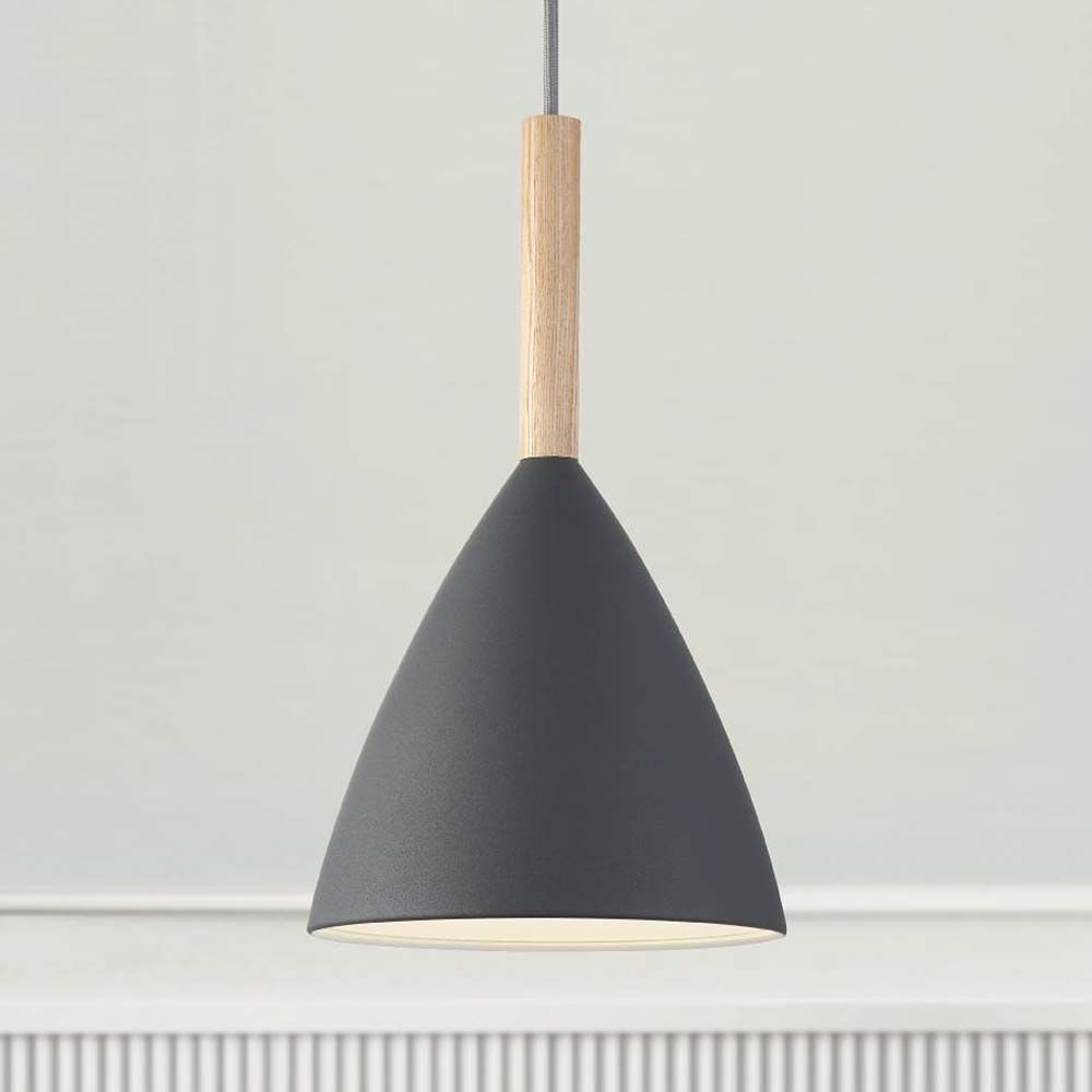 Hängeleuchte Pure 20 Grau mit eleganter Spitze aus Esche im modernen Design.