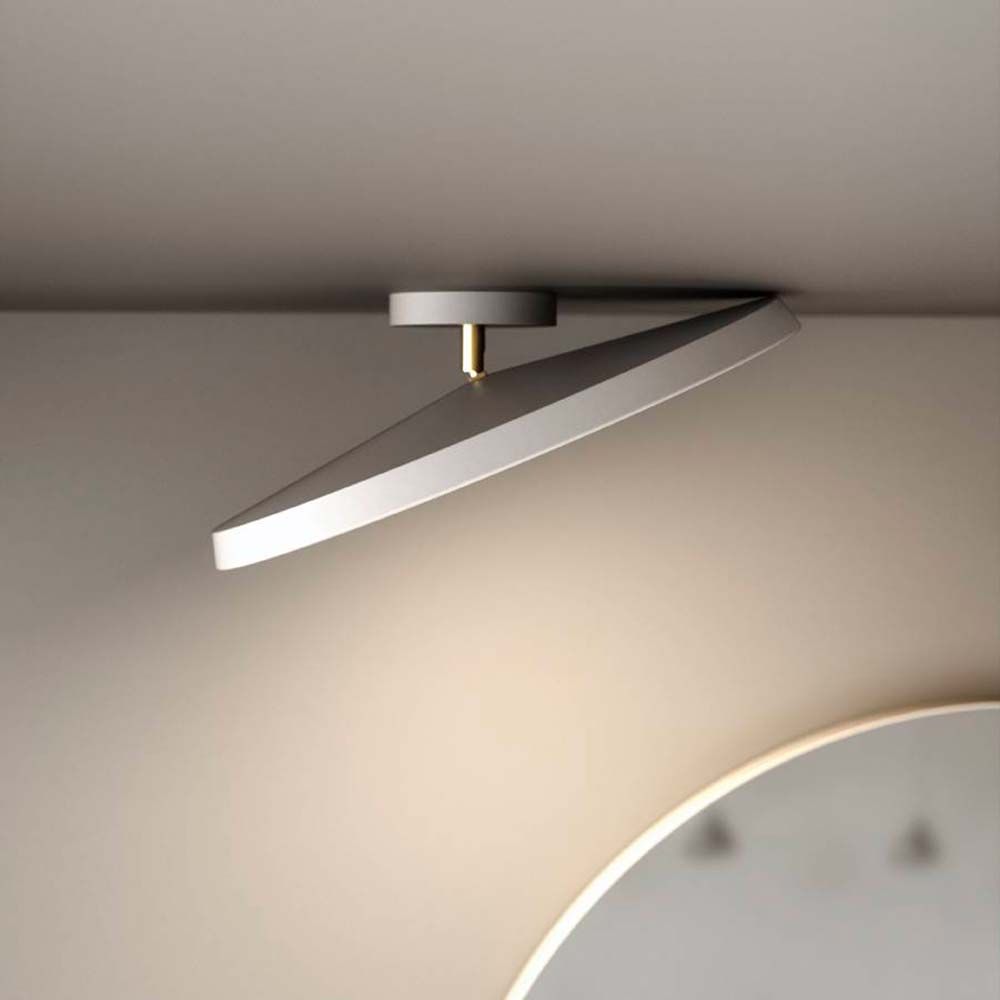 LED Deckenlampe Alba Pro 40 Weiß, Opal Weiß an der Decke montiert, modernes Design.
