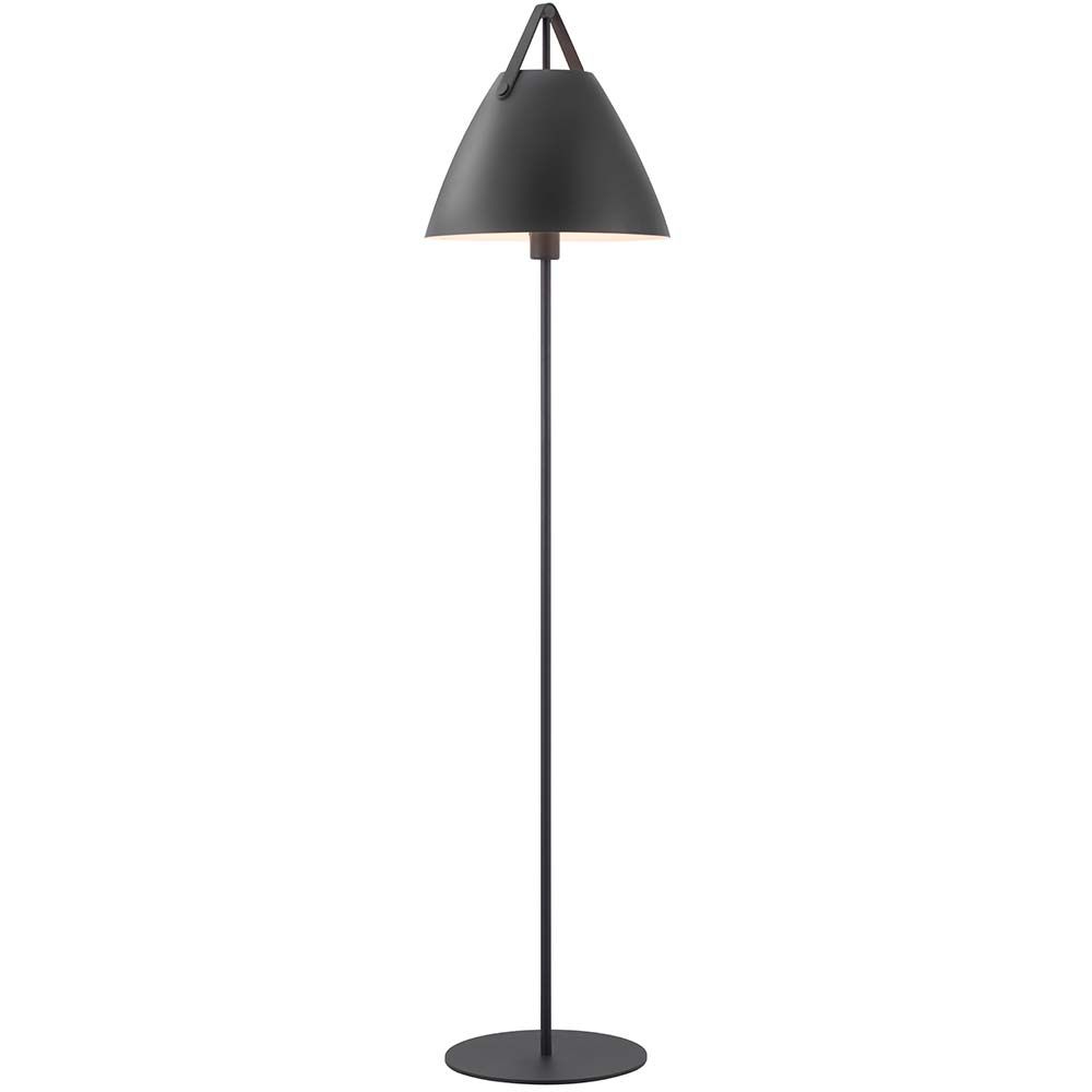 Stehlampe Strap Schwarz mit Metall- und Lederelementen im modernen nordischen Design.
