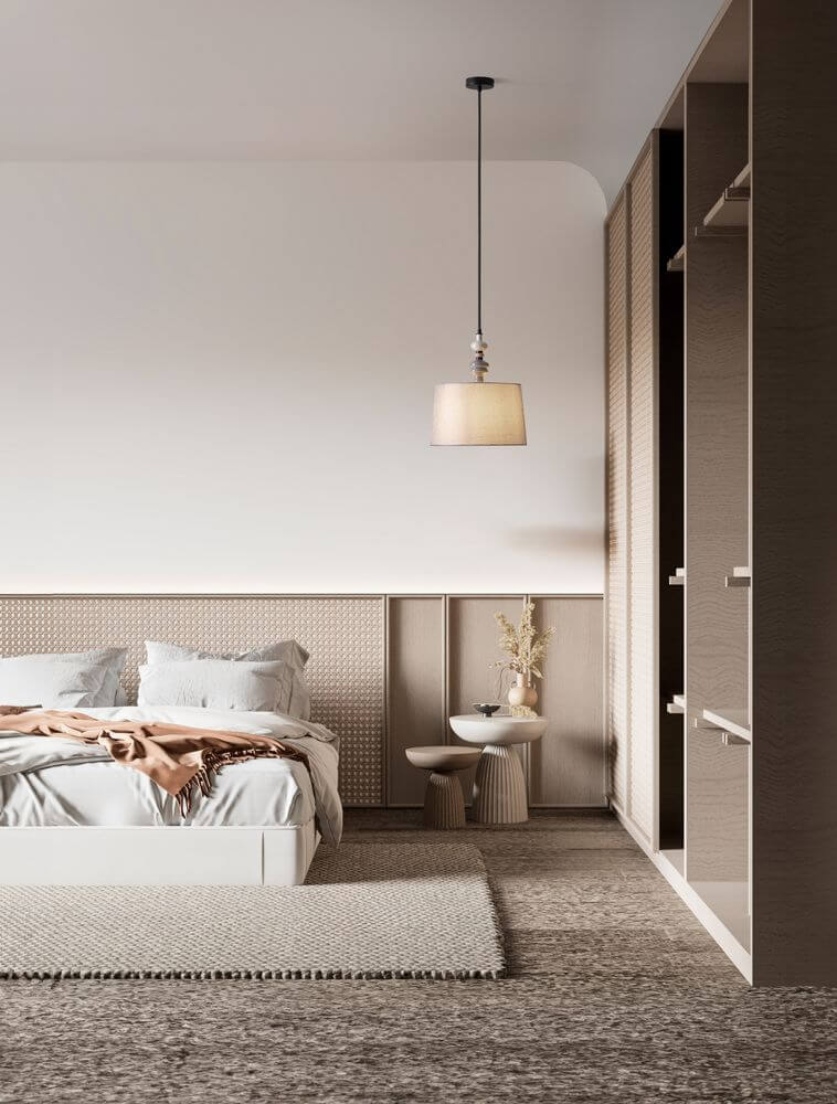 Damo Pendelleuchte Ø 34cm in modernem Schlafzimmer, beige und weiße Farbtöne, stilvoll über dem Bett aufgehängt.