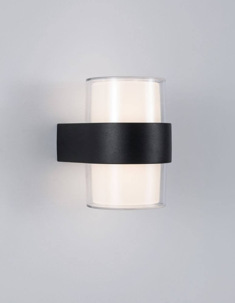 Darf LED Außenwandleuchte Up & Down 3000K Schwarz IP54 an einer Wand installiert, moderner Stil und hervorragende Beleuchtung.