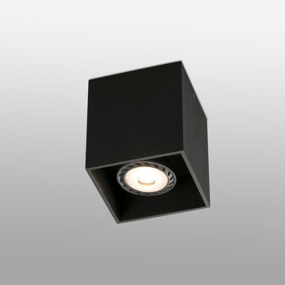 Deckenlampe TECTO Schwarz in modernem Design, ausgestattet mit energiesparender LED-Technologie.