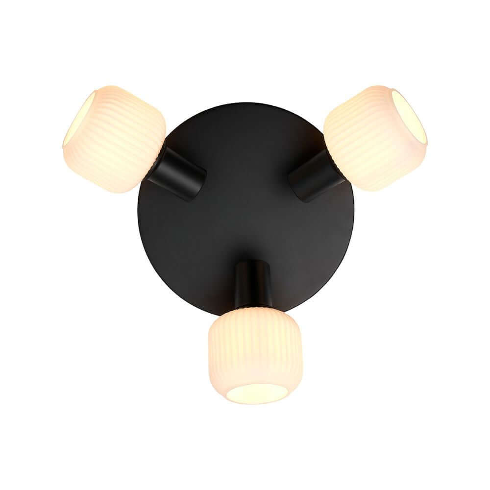 Deckenleuchte Milford Mini 3-Rondel mit opalweißem Glas und schwarzem Metall für elegantes Licht im Raum.