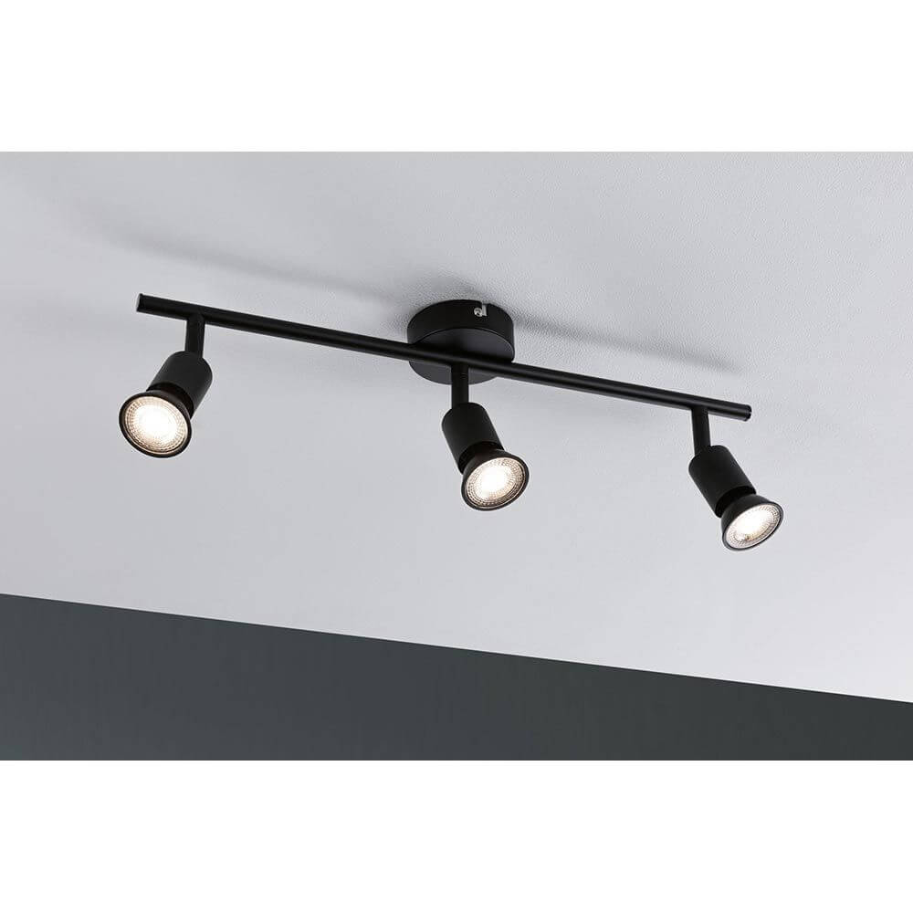 Balkenstrahler Carolina 3-flammig Schwarz-Matt an der Decke montiert, modernes und schlichtes Design.