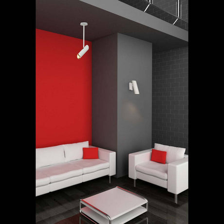Projecteur de plafond LINK GU10 11W blanc dans un salon moderne avec mur rouge et meubles blancs.