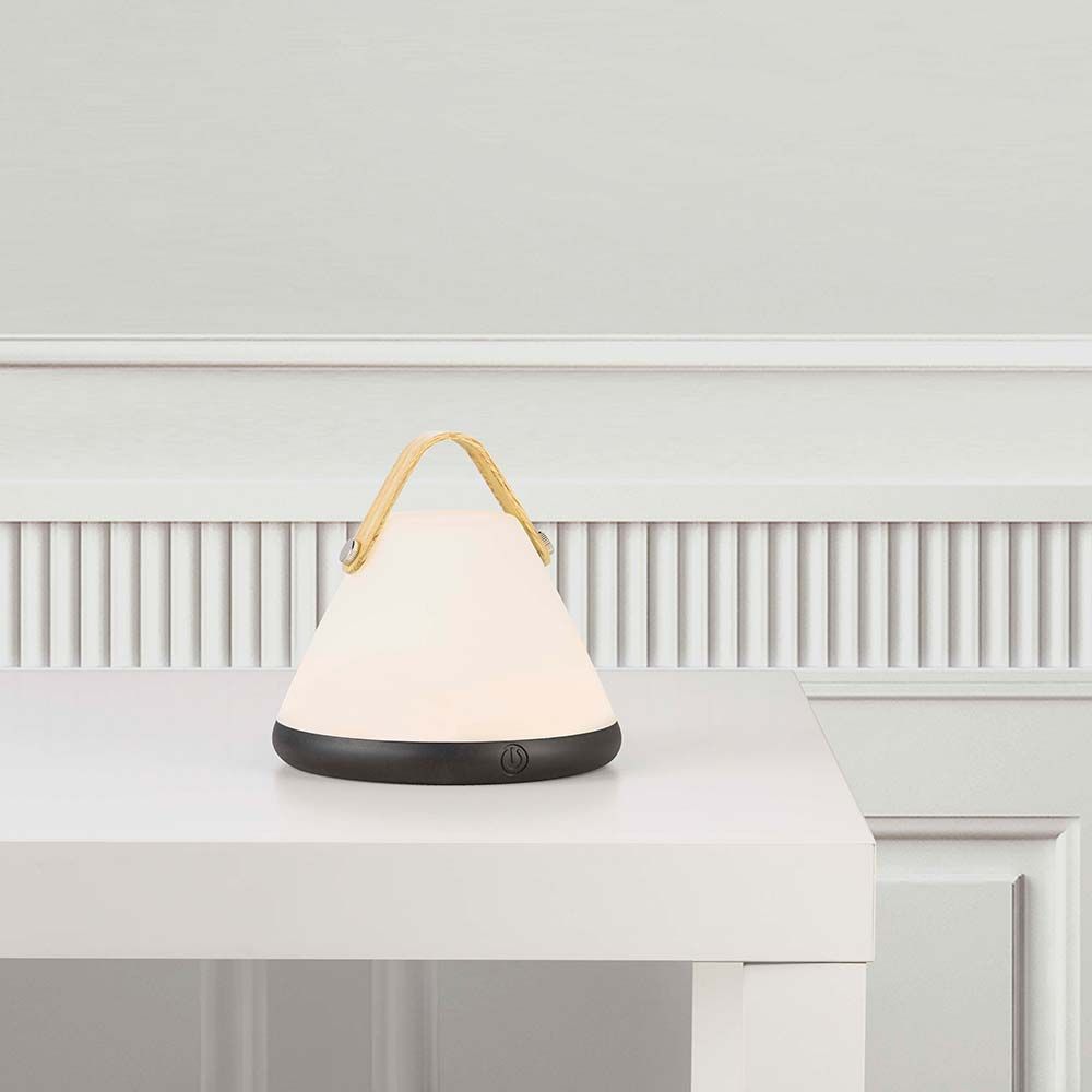 LED Akkuleuchte Strap ToGo mit dimmbarer Funktion, IP54, stilvolles Design für Innen- und Außenbereich.
