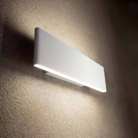 Aplique de pared LED Desk Up&Down en blanco, montado en la pared, con un diseño elegante y una fabricación de alta calidad.