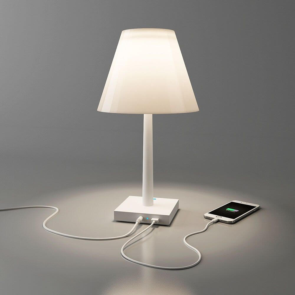 Rotaliana Dina+ Akku LED-Tischleuchte in Weiß mit Ladestation und Smartphone-Ladekabel