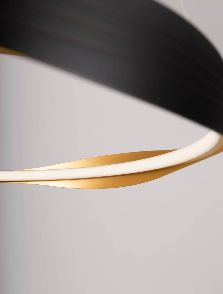 Dobi LED Pendelleuchte 2700, 5000K Schwarz, Gold, modernes Design mit goldenen und schwarzen Elemente.
