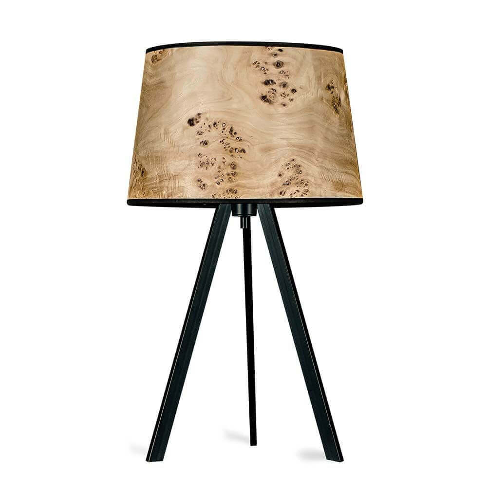 Dreibeintischleuchte Attica mit konischem Schirm aus Echtholzfurnier, ideal für stimmungsvolle Beleuchtung.
