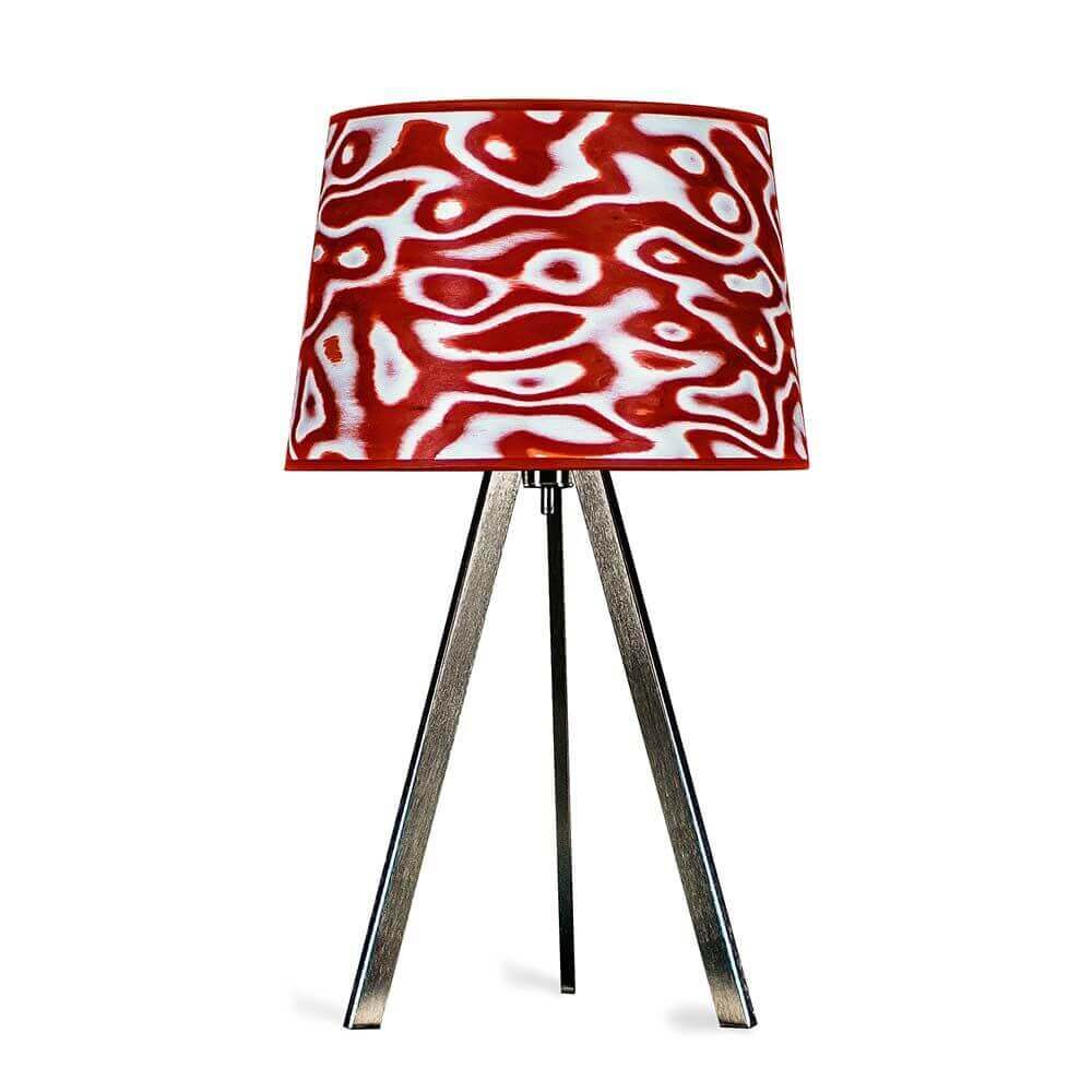 Dreibeintischleuchte Attica mit rotem konischem Schirm und modernen Metallbeinen für harmonisches Licht