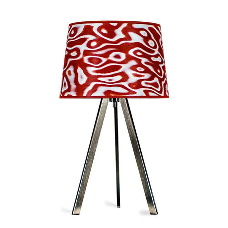 Dreibeintischleuchte Attica 60cm Rosso mit konischem Schirm und drei Metallbeinen.