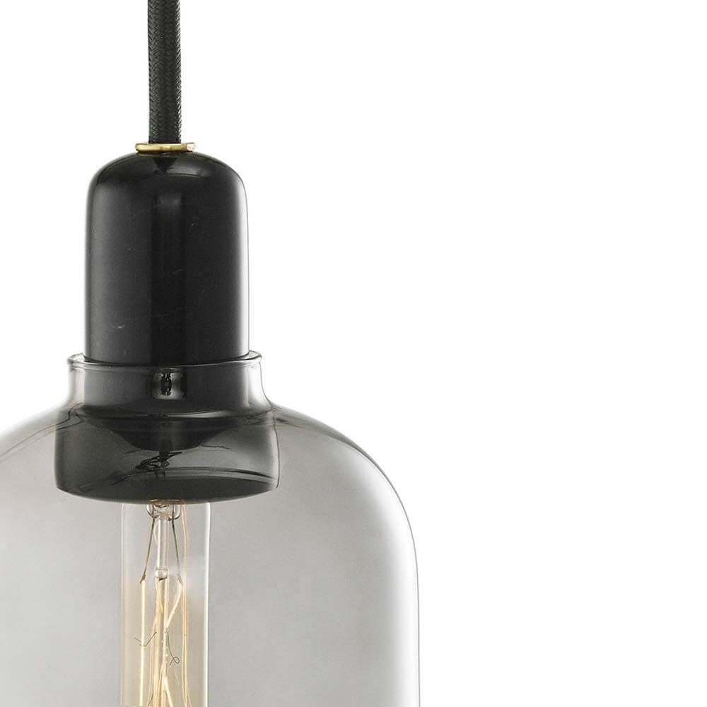 E14 LED Retro Amp Warmweiß 2700K 250lm 2W in einer modernen Lampenfassung.