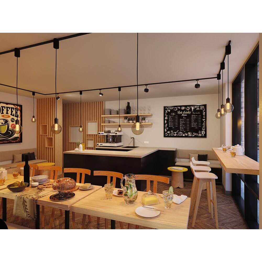 Moderne Küche mit Holzdekor, stilvollen Leuchten und gedecktem Tisch für ein einladendes Ambiente.