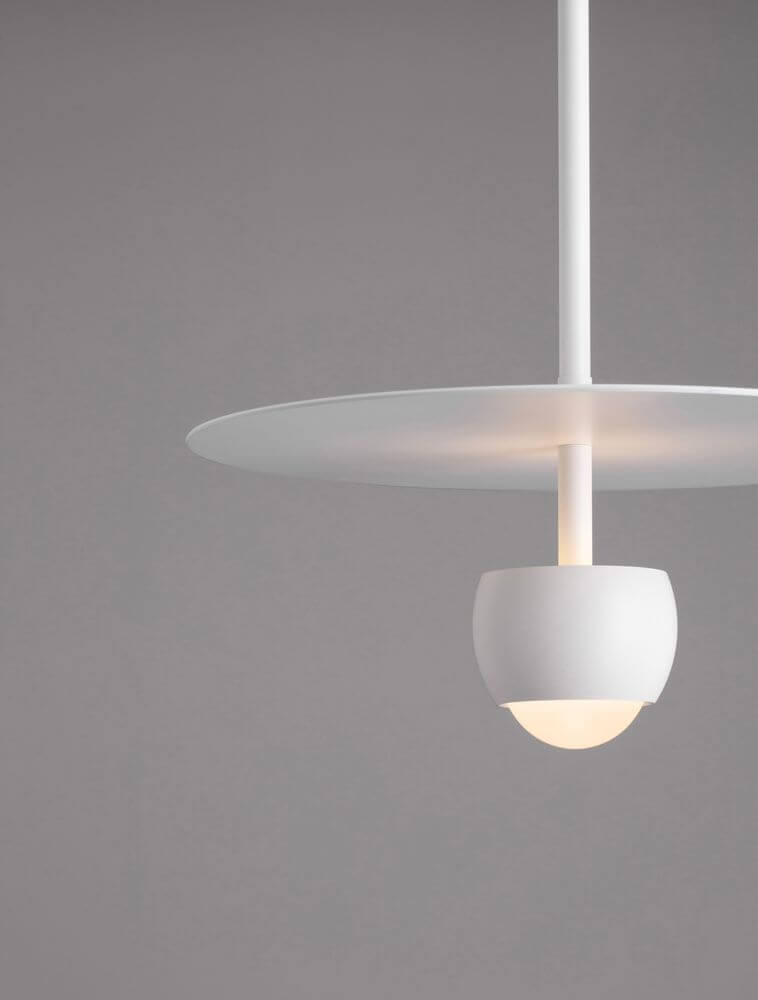 Edem LED Pendelleuchte Ø 30cm 3000K in modernem Design mit weißem Lampenschirm.