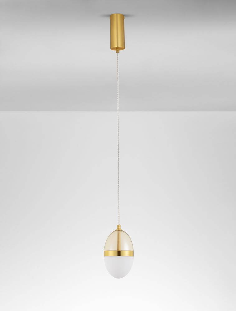 Egna Pendelleuchte Oval 3000K Gold mit elegantem Opalglas und goldenen Details.