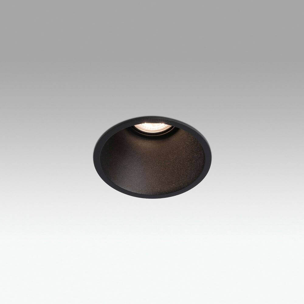 Einbaustrahler Fresh GU10 230V Schwarz mit runder Form und mattschwarzem Aluminiumfinish.