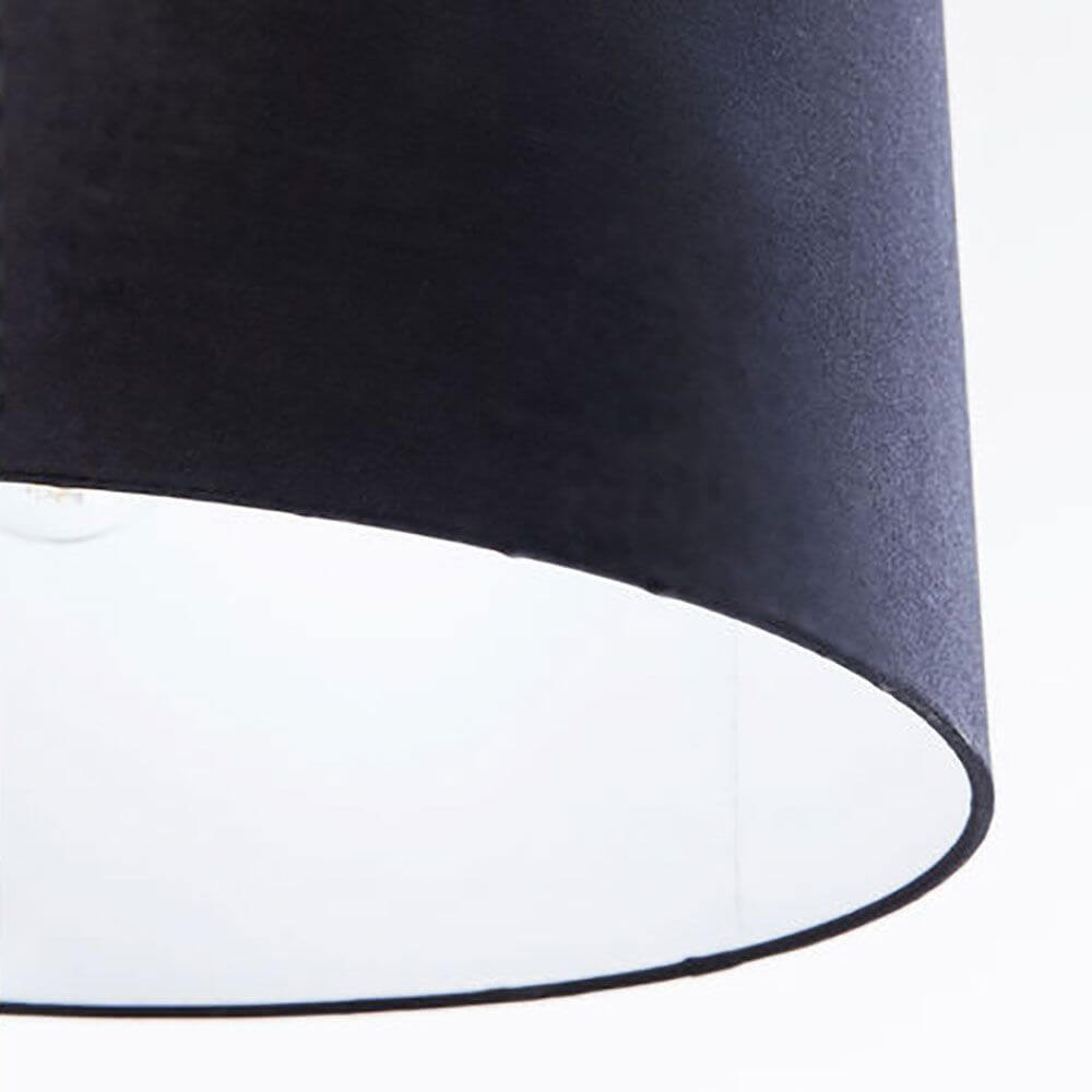 Detailansicht des Lampenschirms der Elegante Stehleuchte Gooseneck Schwarz in elegantem Schwarz.