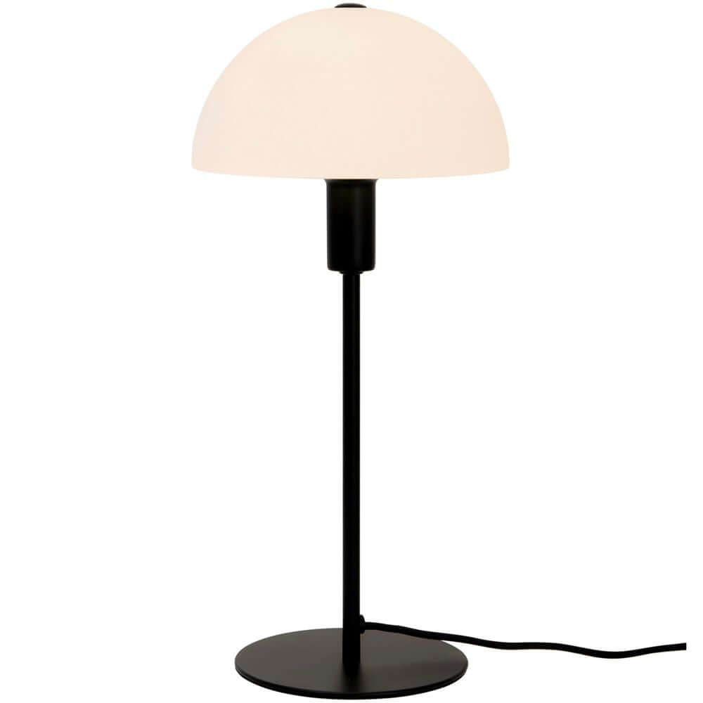 Ellen 20 Tischlampe mit minimalistischem skandinavischem Design und elegantem Opalglasschirm.
