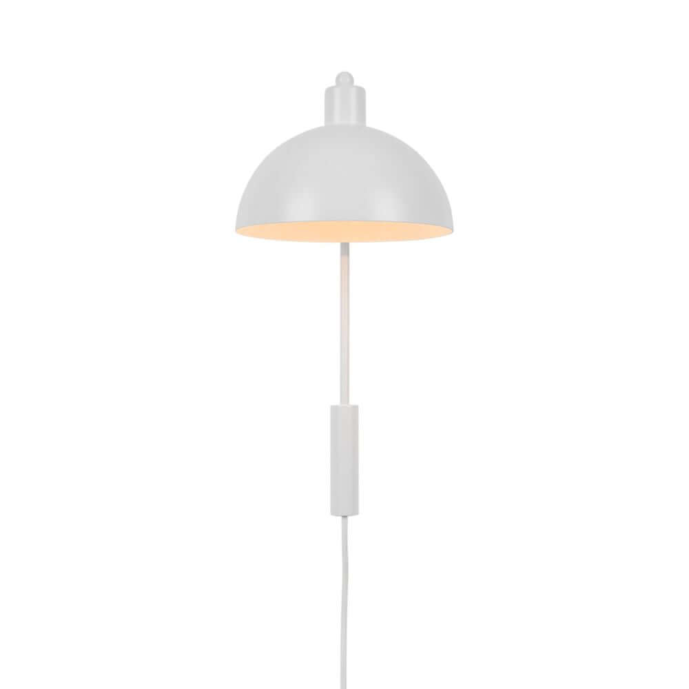 Ellen 20 Wandleuchte in modernem skandinavischem Design mit rundem Schirm und elegantem Rahmen.