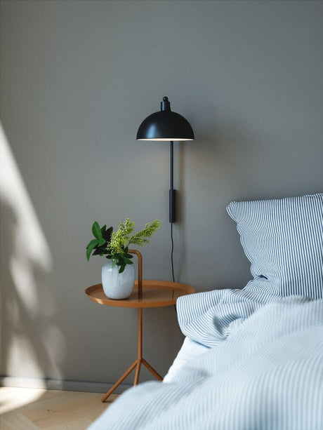 Applique murale Ellen 20 dans une chambre moderne au design résolument scandinave et à la lumière élégante.