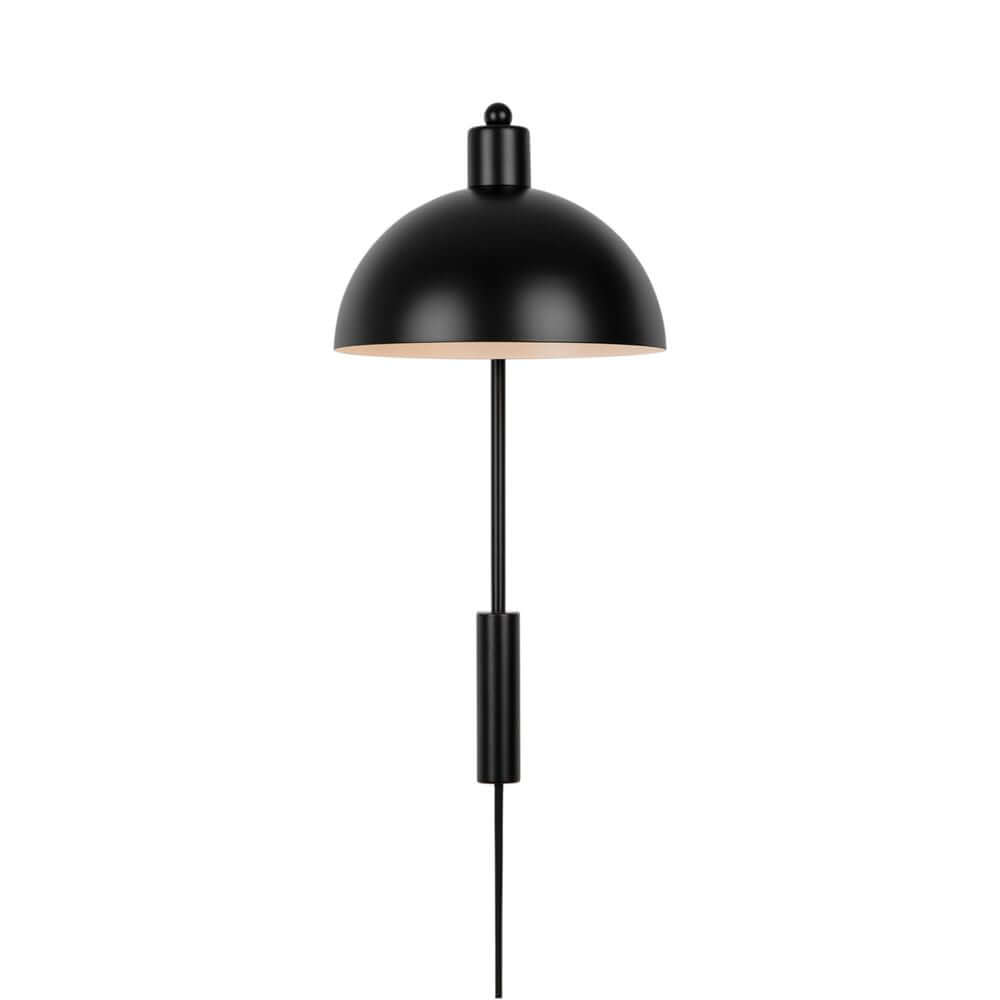 Ellen 20 Wandleuchte im minimalistischen skandinavischen Design mit schwarzem Schirm und elegantem Rahmen.