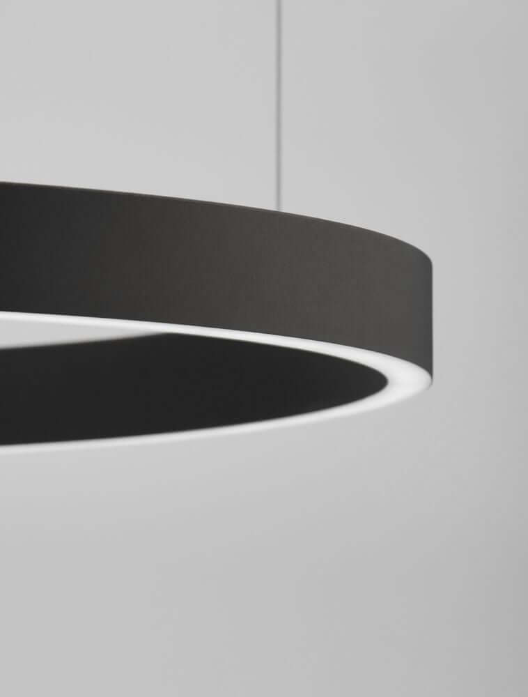 Elowen LED Pendelleuchte Ø 80cm 3000K Up & Down in modernem Design mit elegantem, zirkulären Aluminium-Schirm.