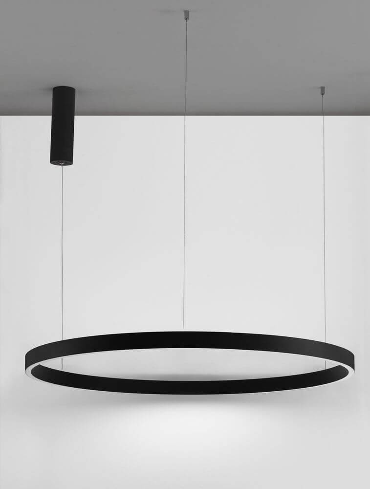 Elowen LED Pendelleuchte Ø 98cm 3000K Up & Down in modernem Design, schwebend über einem minimalistischen Hintergrund.