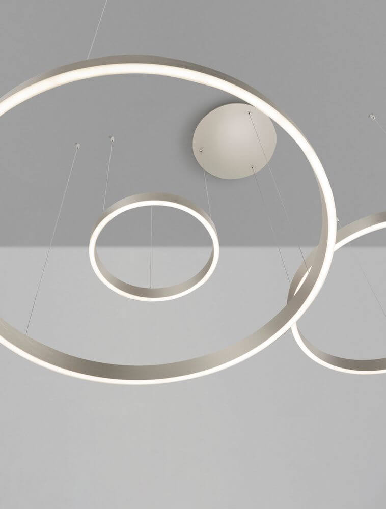 Elowen LED Pendelleuchte 3-flammig 3000K Up & Down, moderne und minimalistische Hängeleuchte in silber.