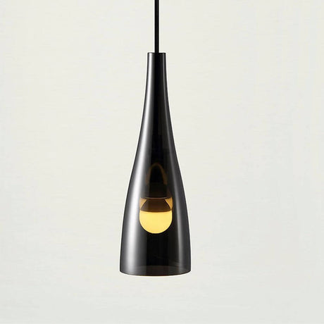 Elegante Embla Glas Pendelleuchte Rauch, Schwarz mit goldener Innenfläche, ideal für stilvolle Beleuchtung.