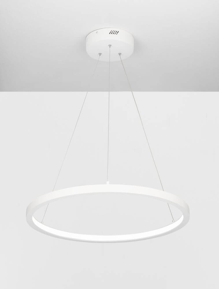 Empatia LED Pendelleuchte Ø 60cm 3000K in modernem, elegantem Design hängt von der Decke.