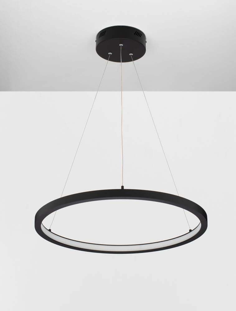 Empatia LED Pendelleuchte Ø 60cm 3000K an der Decke montiert, modernes und elegantes Design.