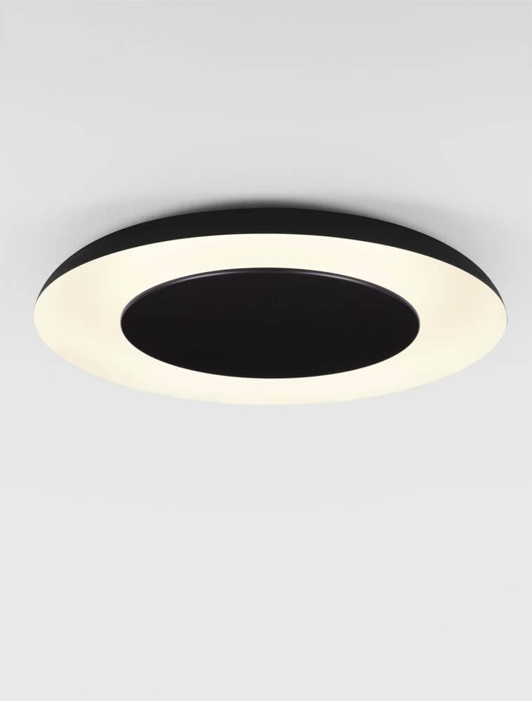 Alt Tag: Epos Deckenleuchte Ø 60cm 2700, 4000K schwarz-gold, schlanke Deckenleuchte aus Aluminium mit diffuser Acrylöffnung