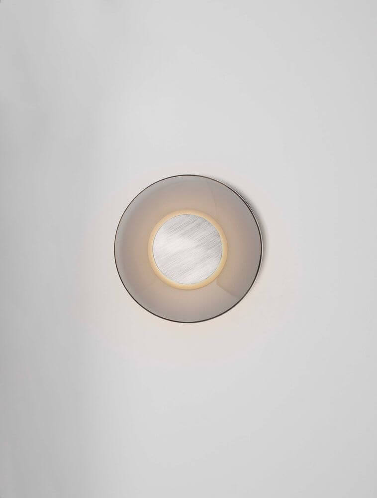 Esti LED Wandleuchte Ø 32cm 3000K an der Wand, modernes Design in rundem Format.