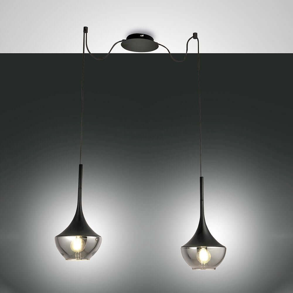 Apollo Pendellampe aus Metall mit zwei schimmernden Pendelleuchten im modernen Design.