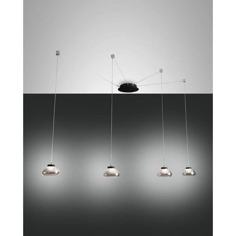 Arabella LED Glas-Pendelleuchte 4-flammig mit markantem geblasenen Glas und verstellbaren Kabeln.