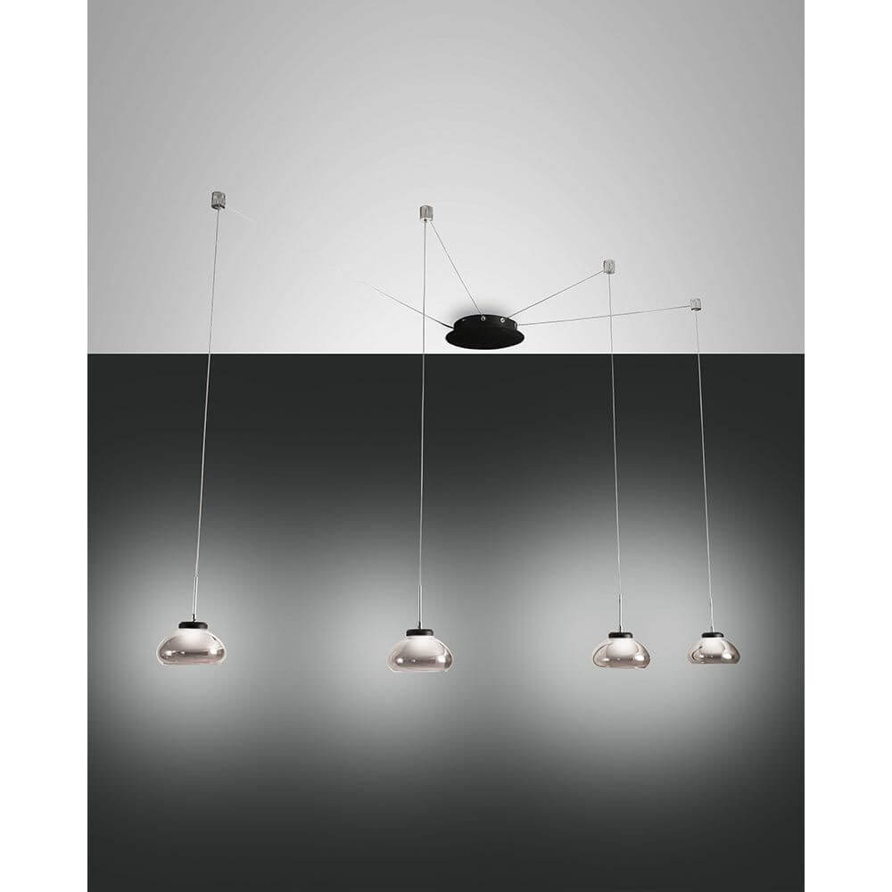 Arabella LED Glas-Pendelleuchte 4-flammig mit markantem geblasenen Glas und verstellbaren Kabeln.