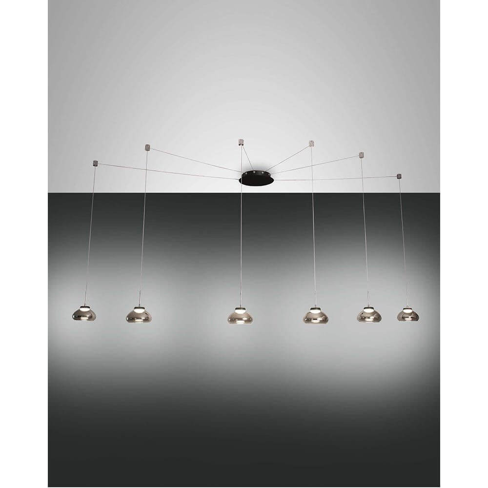 Arabella LED Pendelleuchte 6-Flammig mit sechs hängenden Lampenschirmen aus Glas.