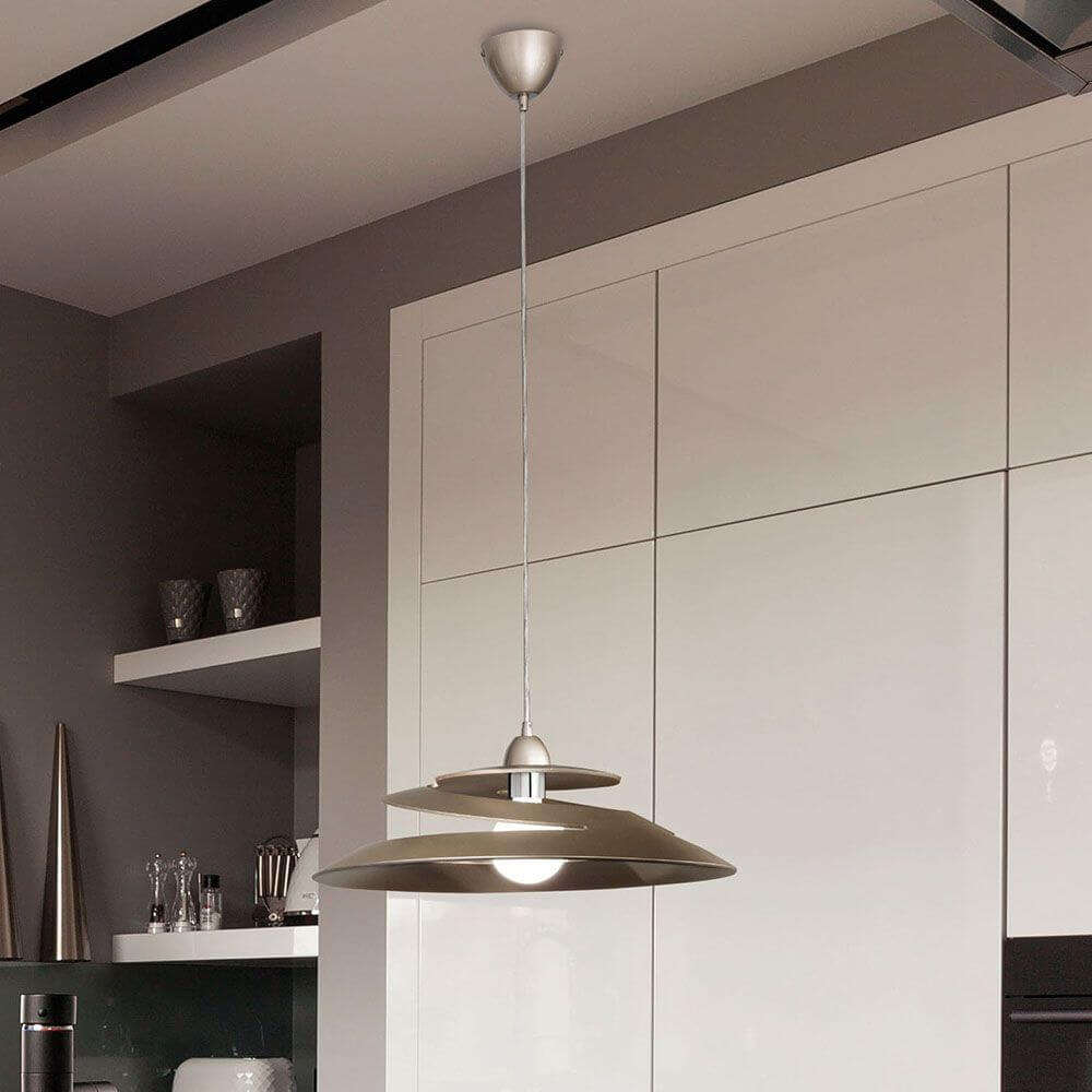 Aragon Hängelampe Ø 53cm im modernen Wohnambiente, handgefertigtes Glas und Smartluce integriert.