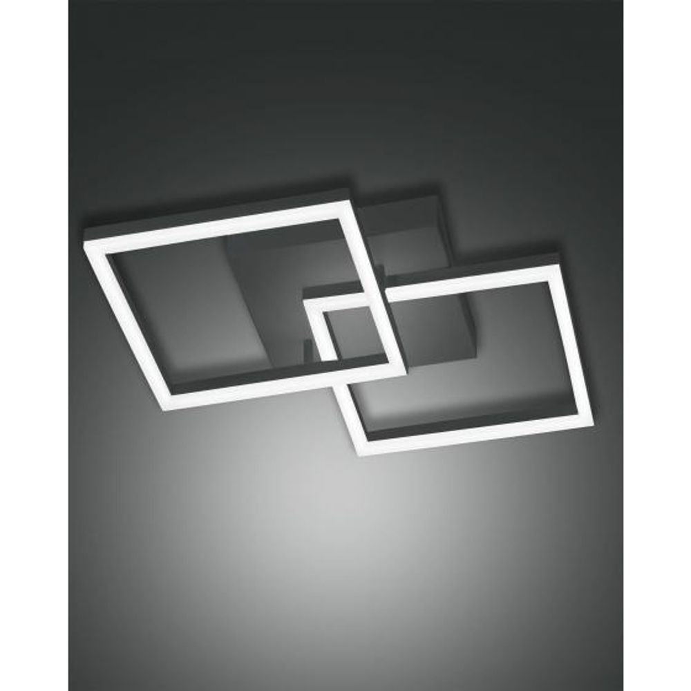 Stilvolle Bard LED Decken- und Wandleuchte in modernem Design, dimmbar, mit geometrischen Rahmen.